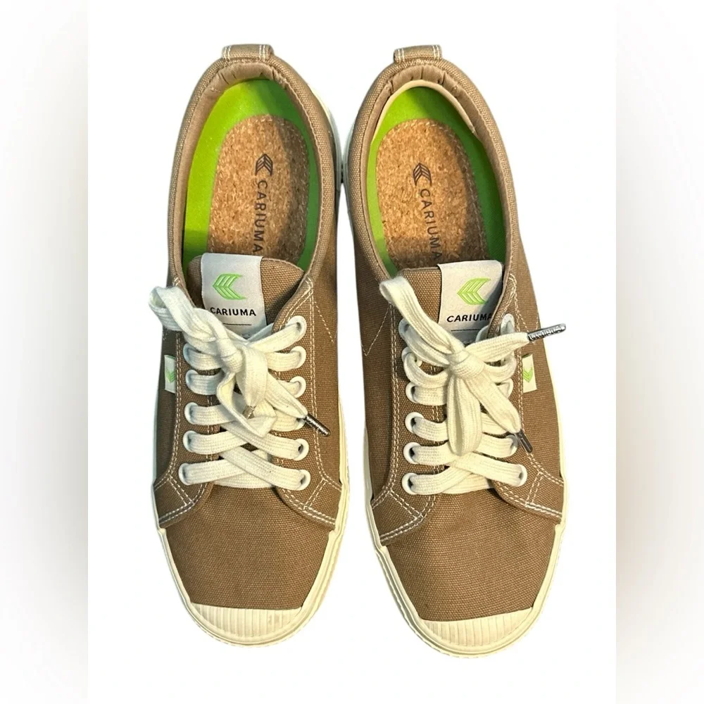 Cariuma Oca Low Canvas Tennis Sneakers in Washed Burn Sand Mens 8 Womens 9.5 B21